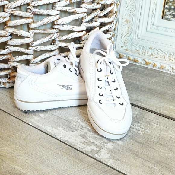 Shoes - REEBOK??CLASSIC WHT LACE UP WLKNG SNEAKERS